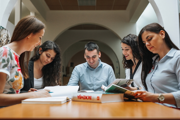 Natječaj za dodjelu Dekanove nagrade redovitim studentima sveučilišnog prijediplomskog i sveučilišnih diplomskih studija koje ustrojava i izvodi Prehrambeno-tehnološki fakultet Osijek